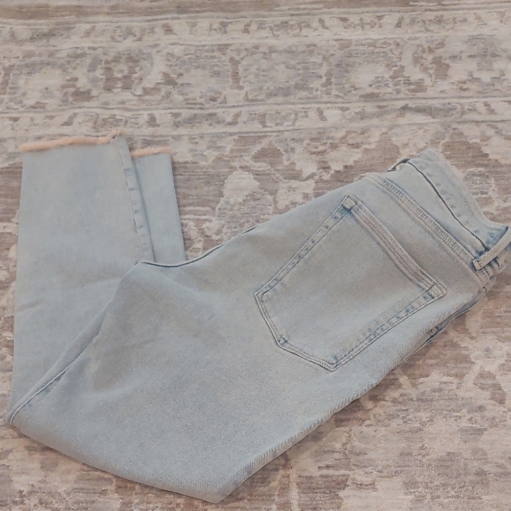 Good American Light Wash Cropped Jeans